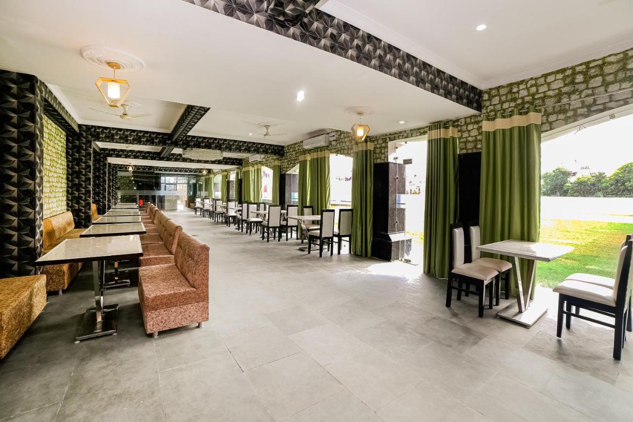 Oyo 41923 Prema Kunj Resort Jhānsi Extérieur photo